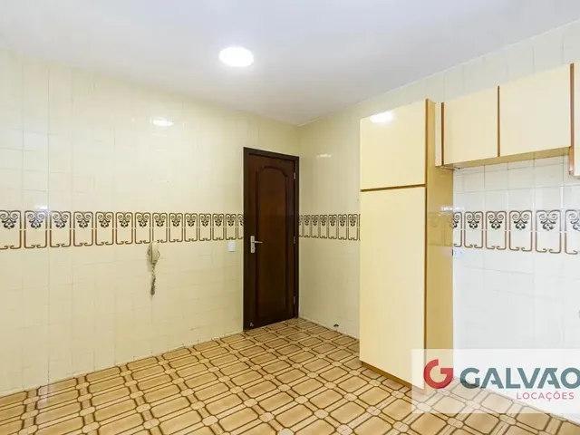 Apartamento 3 quartos e 1 banheiro, para alugar, no bairro São Francisco em Curitiba