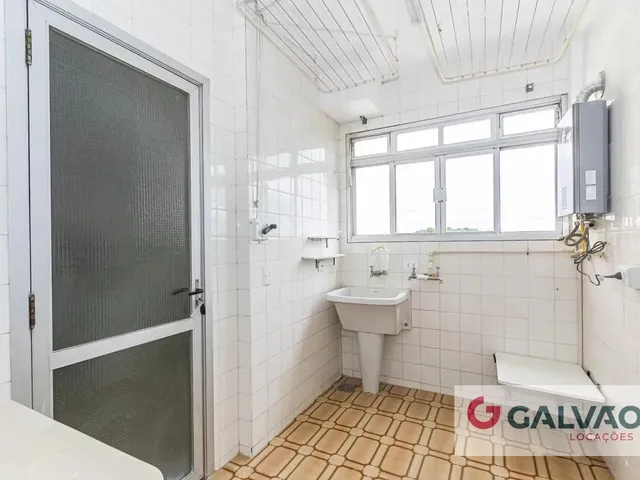 Apartamento 3 quartos e 1 banheiro, para alugar, no bairro São Francisco em Curitiba