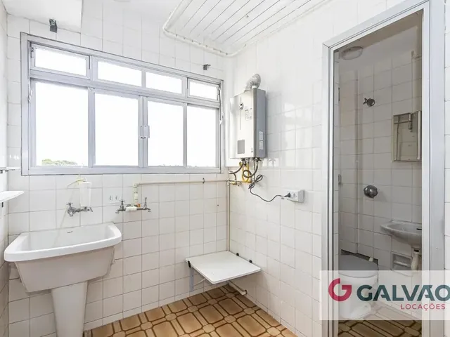 Apartamento 3 quartos e 1 banheiro, para alugar, no bairro São Francisco em Curitiba