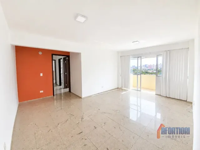 Apartamento 3 quartos e 2 banheiros, à venda, no bairro Cristo Rei em Curitiba