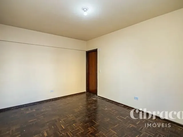 Apartamento 2 quartos e 1 banheiro, para alugar, no bairro Centro em Curitiba