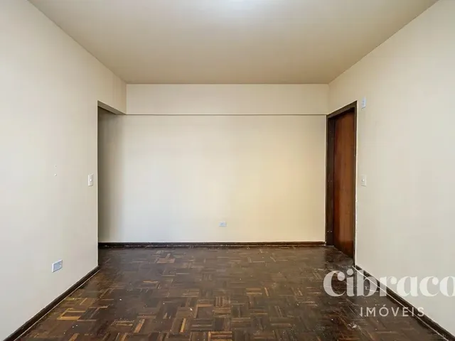Apartamento 2 quartos e 1 banheiro, para alugar, no bairro Centro em Curitiba