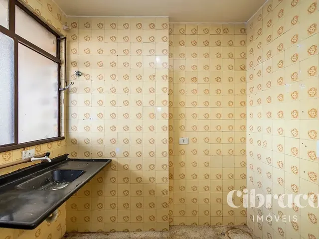Apartamento 2 quartos e 1 banheiro, para alugar, no bairro Centro em Curitiba