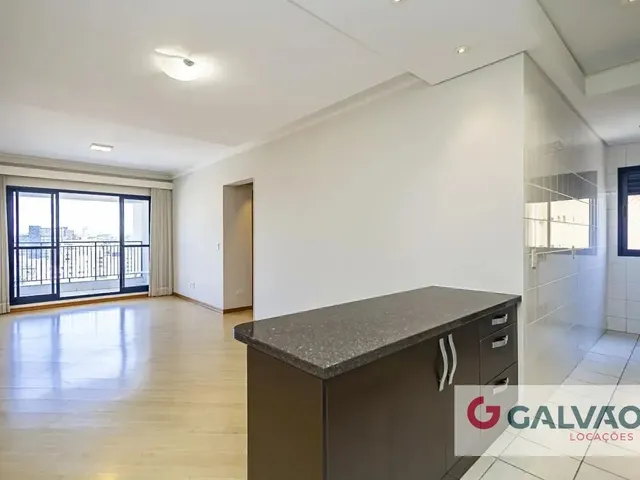 Apartamento 2 quartos e 1 banheiro, para alugar, no bairro Centro em Curitiba
