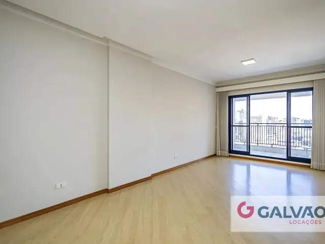 Apartamento 2 quartos e 1 banheiro, para alugar, no bairro Centro em Curitiba