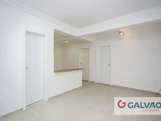 Apartamento 2 quartos e 1 banheiro, para alugar, no bairro São Lourenço em Curitiba