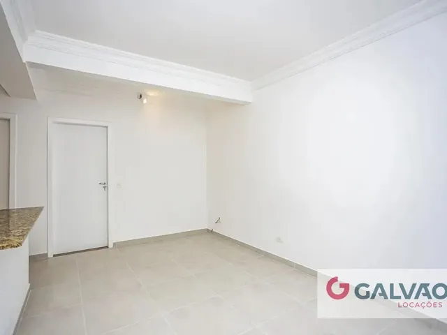 Apartamento 2 quartos e 1 banheiro, para alugar, no bairro São Lourenço em Curitiba