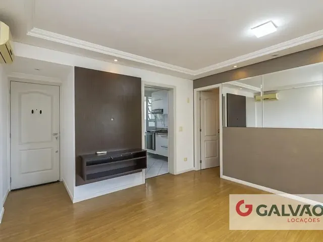 Apartamento 3 quartos e 1 banheiro, para alugar, no bairro Campo Comprido em Curitiba