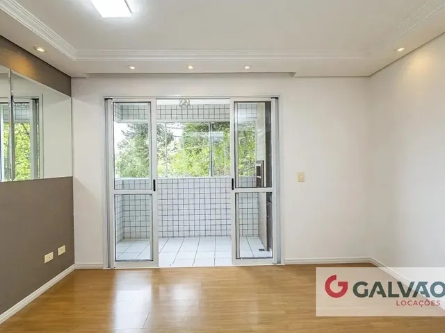 Apartamento 3 quartos e 1 banheiro, para alugar, no bairro Campo Comprido em Curitiba