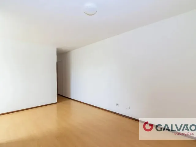 Apartamento 3 quartos e 1 banheiro, para alugar, no bairro Hauer em Curitiba