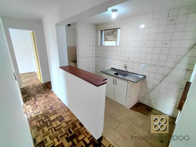 Apartamento 2 quartos e 1 banheiro, para alugar, no bairro Novo Mundo em Curitiba