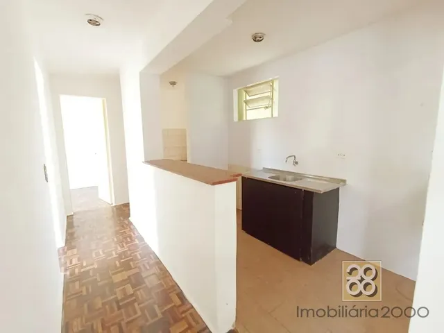Apartamento 2 quartos e 1 banheiro, para alugar, no bairro Novo Mundo em Curitiba