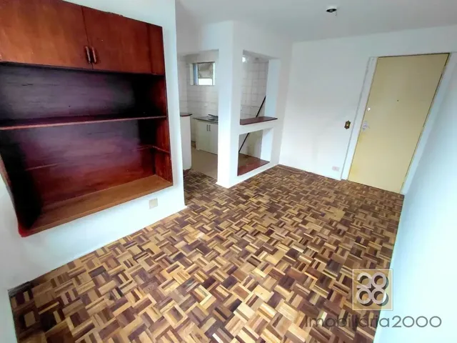 Apartamento 2 quartos e 1 banheiro, para alugar, no bairro Novo Mundo em Curitiba