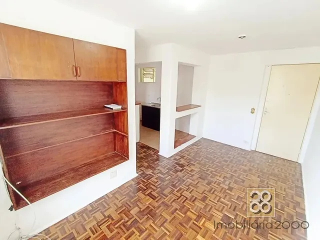 Apartamento 2 quartos e 1 banheiro, para alugar, no bairro Novo Mundo em Curitiba