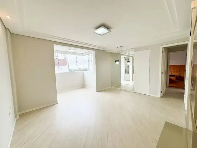 Apartamento 3 quartos e 2 banheiros, para alugar, no bairro Mossunguê em Curitiba