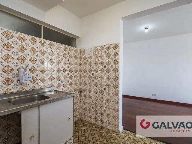 Apartamento 2 quartos e 1 banheiro, para alugar, no bairro Centro em Curitiba