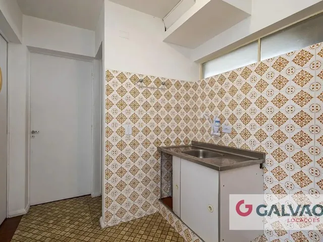 Apartamento 2 quartos e 1 banheiro, para alugar, no bairro Centro em Curitiba