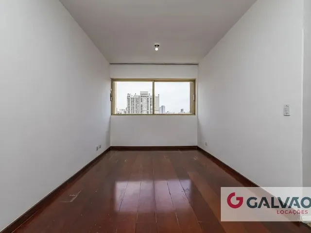 Apartamento 2 quartos e 1 banheiro, para alugar, no bairro Centro em Curitiba