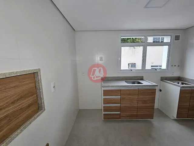 Apartamento com 65m² 2 quartos e 1 banheiro, à venda ou para alugar, no bairro Petrópolis em Porto Alegre