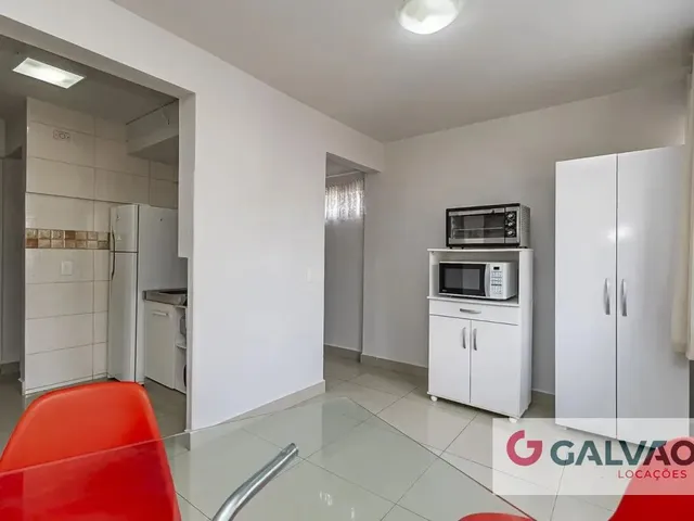 Apartamento 2 quartos e 1 banheiro, para alugar, no bairro Centro em Curitiba