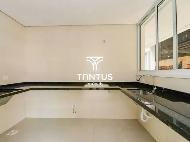 Apartamento 2 quartos e 2 banheiros, para alugar, no bairro Bigorrilho em Curitiba