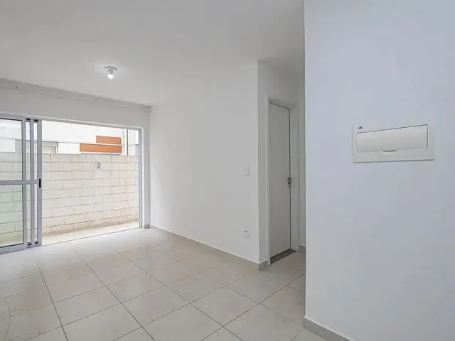 Apartamento 2 quartos e 1 banheiro, à venda, no bairro Santa Cândida em Curitiba