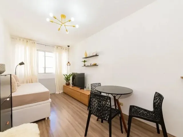 Apartamento 1 quarto e 1 banheiro, para alugar, no bairro Centro em Curitiba
