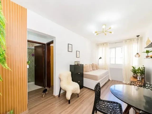 Apartamento 1 quarto e 1 banheiro, para alugar, no bairro Centro em Curitiba