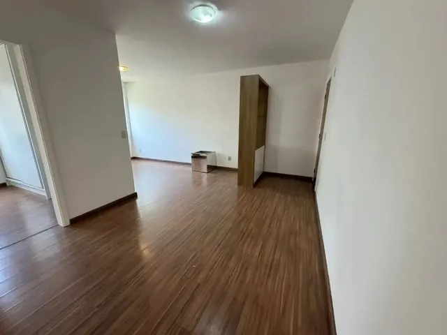 Apartamento 3 quartos e 1 banheiro, para alugar, no bairro Campo Comprido em Curitiba