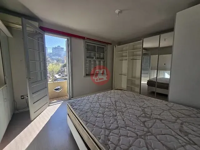 Apartamento com 130m² 3 quartos e 1 banheiro, para alugar, no bairro Rio Branco em Porto Alegre