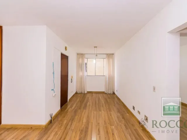 Apartamento 1 quarto e 1 banheiro, para alugar, no bairro Centro em Curitiba