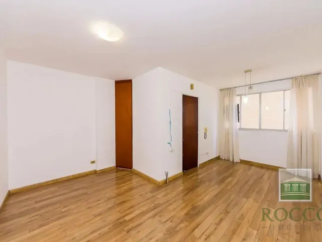 Apartamento 1 quarto e 1 banheiro, para alugar, no bairro Centro em Curitiba