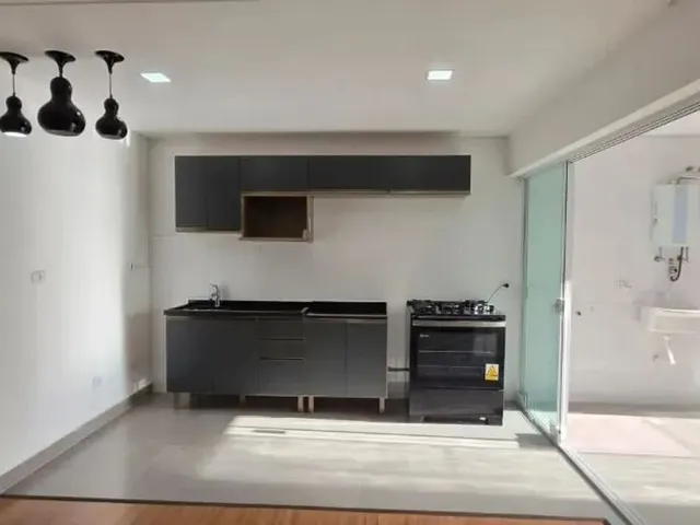 Apartamento 2 quartos e 2 banheiros, para alugar, no bairro Água Verde em Curitiba
