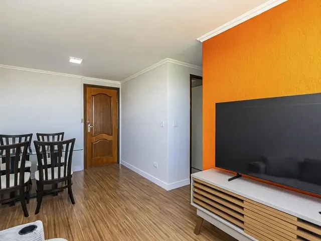 Apartamento 2 quartos e 1 banheiro, à venda, no bairro Campo Comprido em Curitiba
