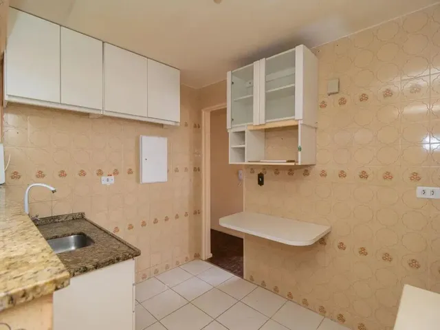 Apartamento 3 quartos e 1 banheiro, para alugar, no bairro Vila Izabel em Curitiba