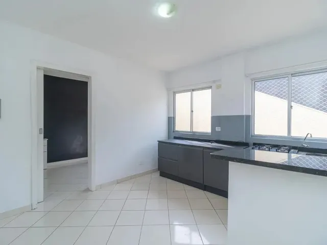 Apartamento 1 quarto e 1 banheiro, para alugar, no bairro Agua Verde em Curitiba