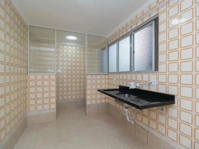 Apartamento 3 quartos e 1 banheiro, para alugar, no bairro Campo Comprido em Curitiba