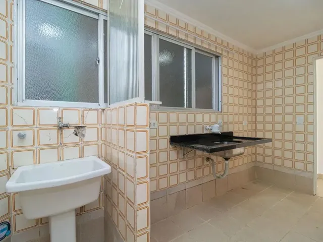 Apartamento 3 quartos e 1 banheiro, para alugar, no bairro Campo Comprido em Curitiba