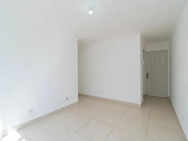 Apartamento 3 quartos e 1 banheiro, para alugar, no bairro Campo Comprido em Curitiba