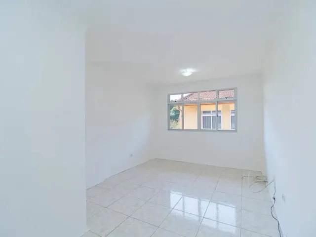 Apartamento 2 quartos e 1 banheiro, para alugar, no bairro Campo Comprido em Curitiba