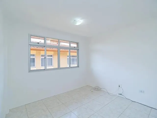 Apartamento 2 quartos e 1 banheiro, para alugar, no bairro Campo Comprido em Curitiba