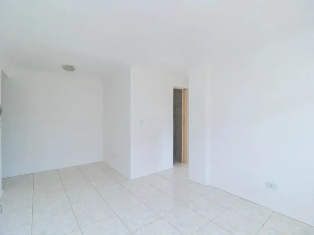 Apartamento 2 quartos e 1 banheiro, para alugar, no bairro Campo Comprido em Curitiba