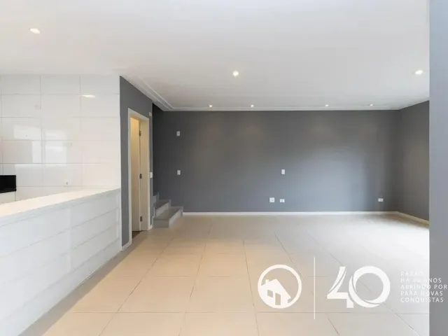 Sobrado 3 quartos e 2 banheiros, para alugar, no bairro Cabral em Curitiba