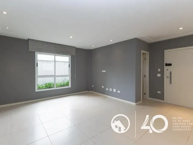 Sobrado 3 quartos e 2 banheiros, para alugar, no bairro Cabral em Curitiba