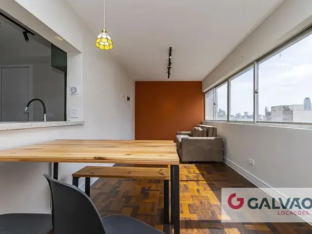 Apartamento 2 quartos e 1 banheiro, para alugar, no bairro Centro em Curitiba