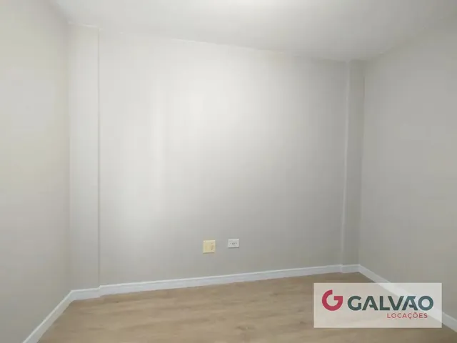 Apartamento 3 quartos e 1 banheiro, para alugar, no bairro Portão em Curitiba
