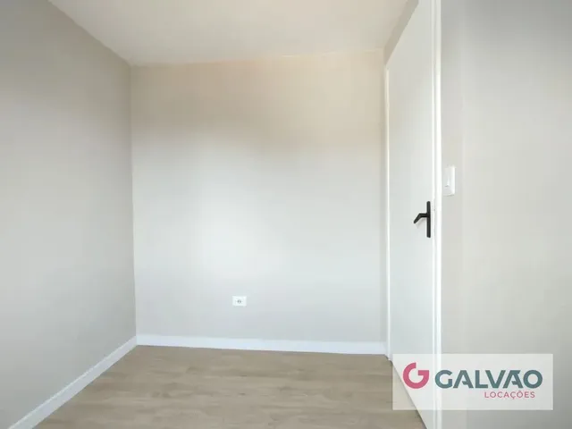 Apartamento 3 quartos e 1 banheiro, para alugar, no bairro Portão em Curitiba