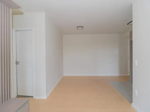 Apartamento 3 quartos e 1 banheiro, à venda, no bairro Campo Comprido em Curitiba