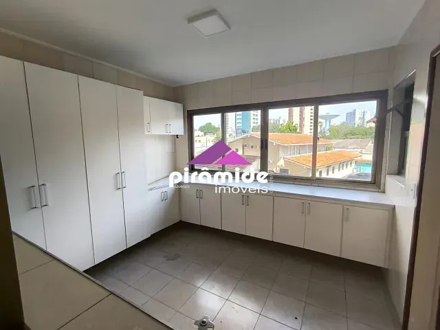 Apartamento com 170m² 5 quartos e 2 banheiros, à venda ou para alugar, no bairro Centro em São José dos Campos