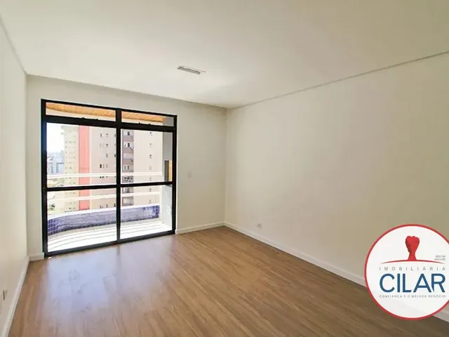 Apartamento 3 quartos e 1 banheiro, para alugar, no bairro Cristo Rei em Curitiba